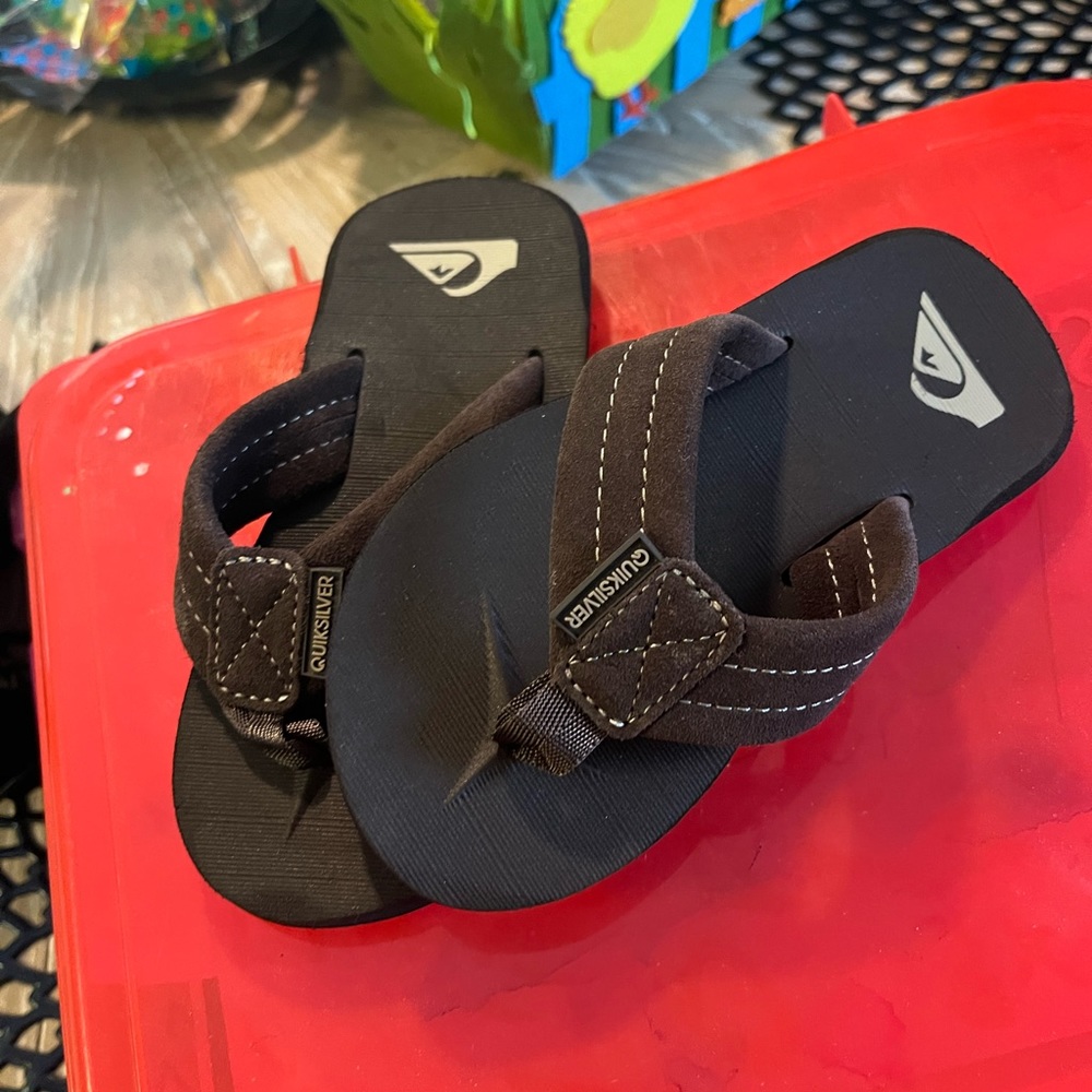 Boys Quiksilver Flip Flops Size 11 NEW